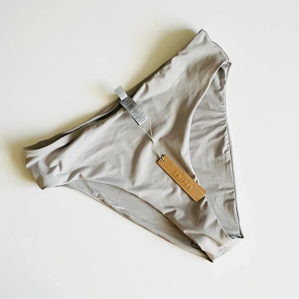 NWT Skims MEDIUM Recycled swim midrise cheeky bottoms in Chrome grey